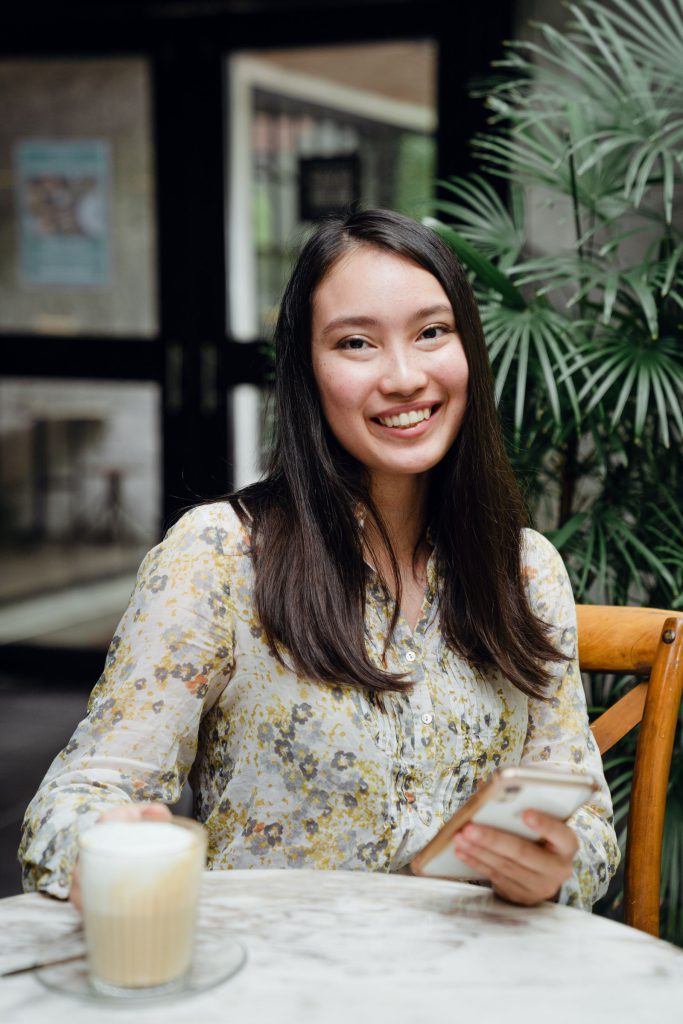 Chân dung Khánh Linh